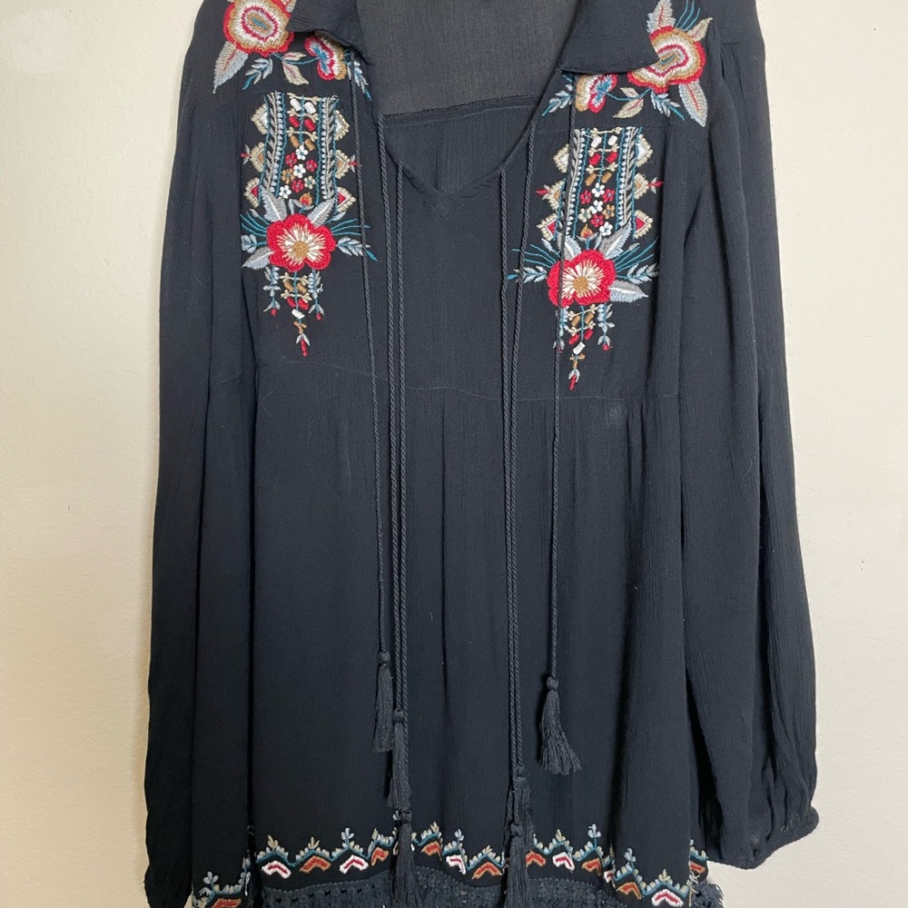 Kyla Seo Whimsy Boho Black Embroidered Oversized Tunic – Size S 🌸🖤